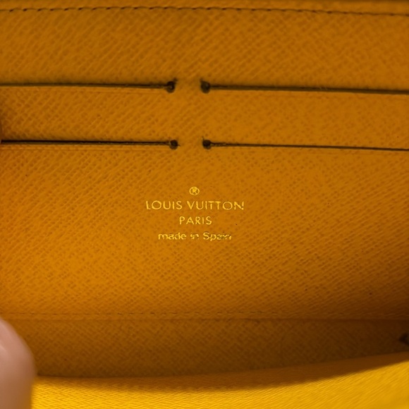 Original Louis Vuitton taupe color wallet. - Picture 7 of 8
